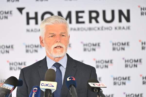 Președintele Cehiei, surprins în vacanță pe străzile din Craiova! Imagini rare cu oficialul ceh în România | FOTO