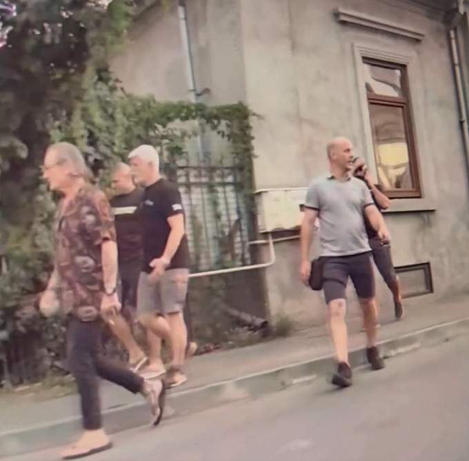 Președintele Cehiei, surprins în vacanță pe străzile din Craiova! Imagini rare cu oficialul ceh în România | FOTO 