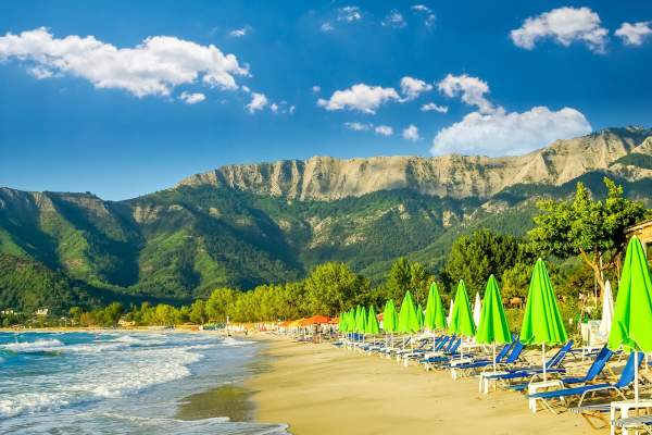 Pericolul de pe cea mai frecventată plajă din Thassos! Turiștii sunt alarmați: "Ucigașii tăcuți"