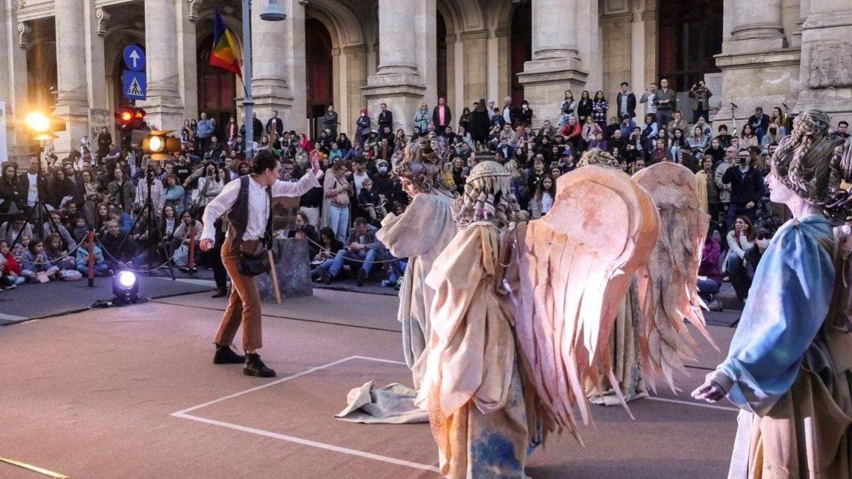 Ce au în comun un corporatist din Pipera, un șofer blocat pe Șoseaua Virtuții și Seneca? Duminica aceasta bucureștenii au ocazia să participe la Parada Stoică pe Calea Victoriei