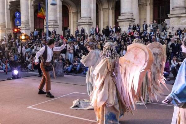 Ce au în comun un corporatist din Pipera, un șofer blocat pe Șoseaua Virtuții și Seneca? Duminica aceasta bucureștenii au ocazia să participe la Parada Stoică pe Calea Victoriei