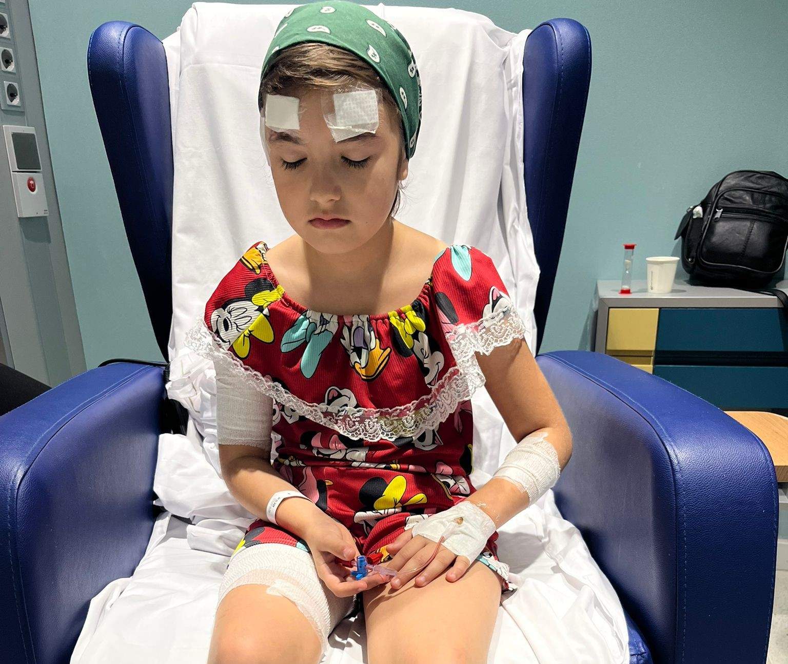 Apel umanitar: Andreea, o fetiță de 11 ani care a fost mutilată de câini, are nevoie de noi pentru a-și reface urechea!