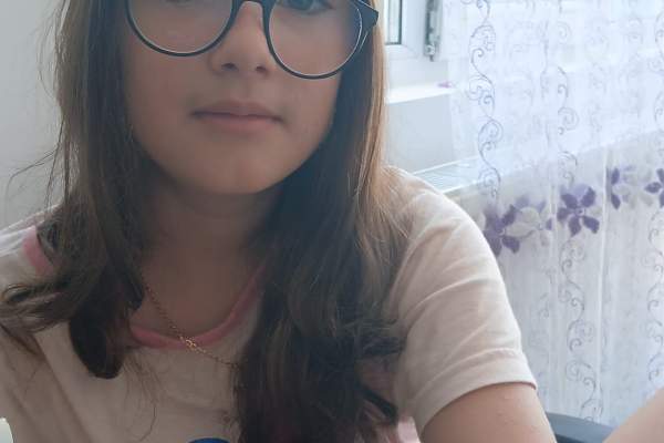 Apel umanitar: Andreea, o fetiță de 11 ani care a fost mutilată de câini, are nevoie de noi pentru a-și reface urechea!