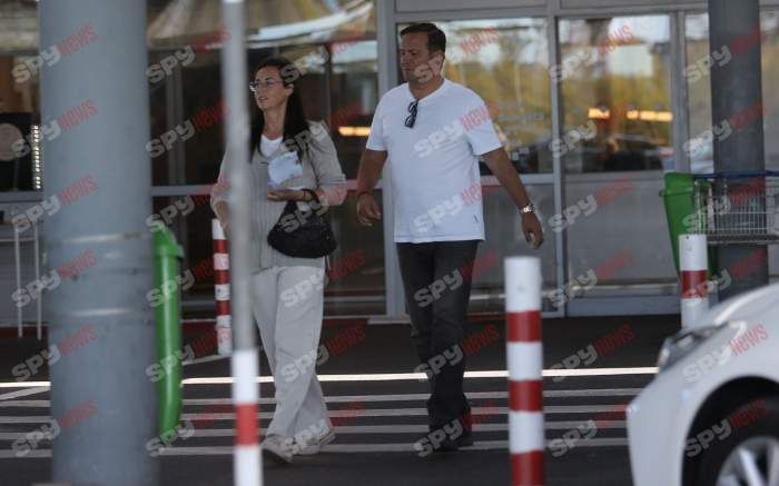 Îşi învaţă băiatul de mic să se descurce! Imagini rare cu Daniel Buzdugan, soţia şi copilul! Intră să vezi cum i-au filmat paparazzii pe cei trei | PAPARAZZI