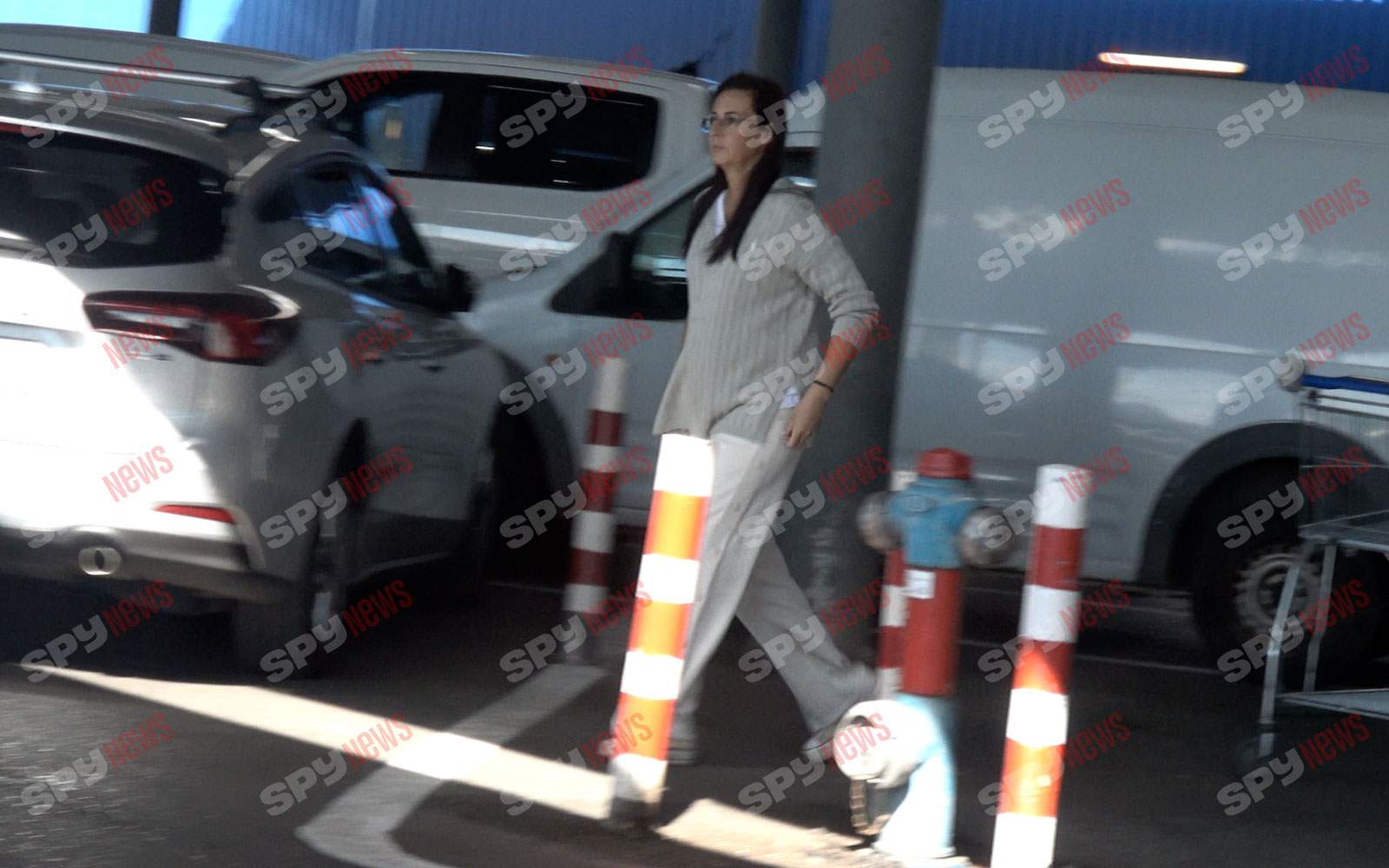 Îşi învaţă băiatul de mic să se descurce! Imagini rare cu Daniel Buzdugan, soţia şi copilul! Intră să vezi cum i-au filmat paparazzii pe cei trei | PAPARAZZI