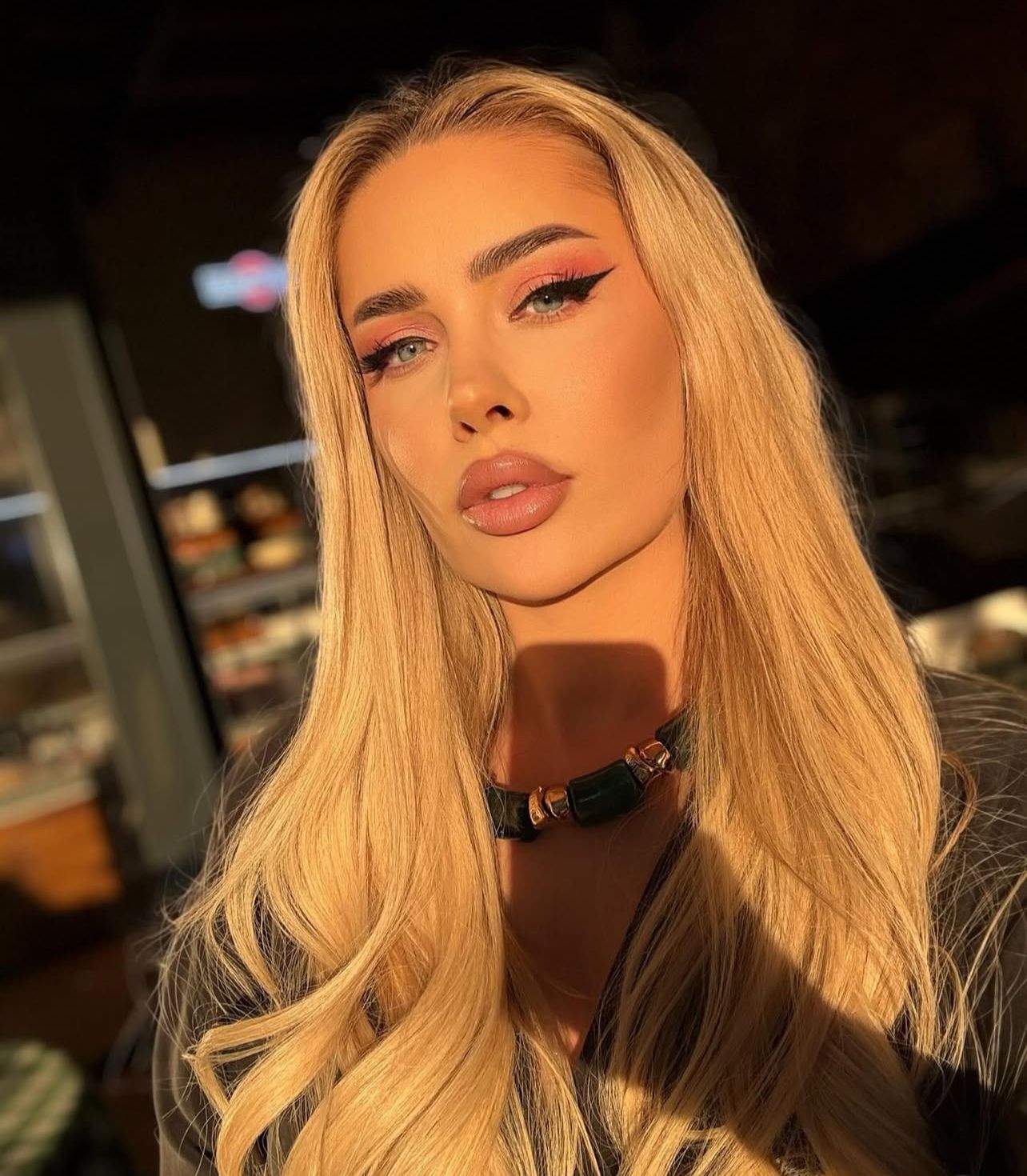 Oana Monea, mesaj pentru cei care o judecă! Fosta ispită de la Insula Iubirii s-a demachiat în fața urmăritorilor: "Cum aș putea..." | VIDEO