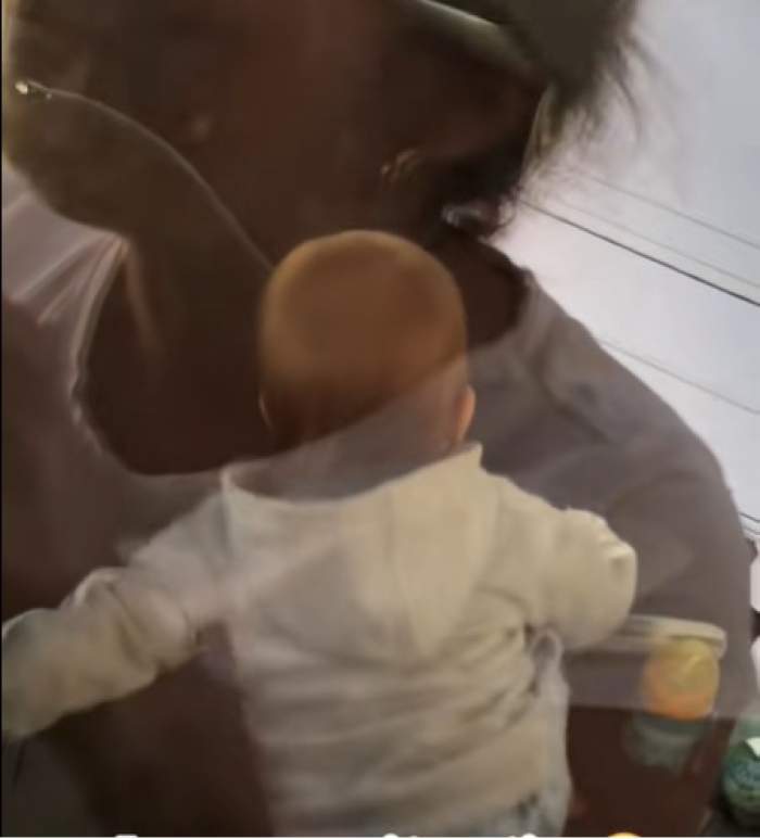 Băiețelul unei românce a rămas blocat în mașină, cu cheia în interior: „Ia cheia, mami!” Imaginile au devenit virale 