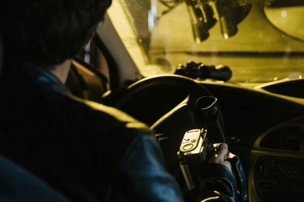 Doi români, arestați în Grecia pentru spionaj! Ce au găsit autoritățile în telefoanele lor mobile