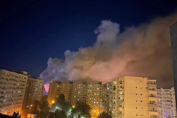 Incendiu puternic în Sectorul 2 din Capitală! A fost emis mesaj RO-Alert, 14 autospeciale intervin la fața locului