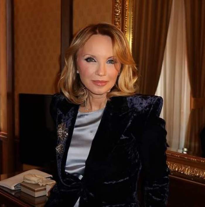 Camelia Sucu poarta un sacou elegnt