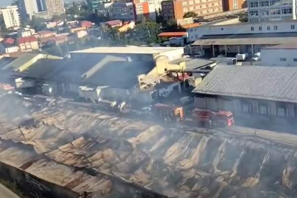 Imagini de după dezastrul din București. Ce a mai rămas din hala care a fost mistuită de incediul din Sectorul 2 | FOTO