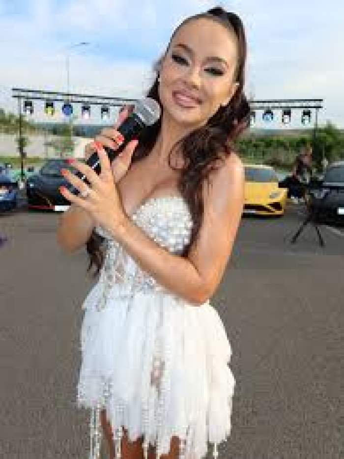 Vladuta Lupău poarta o rochie alba