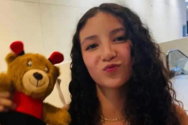 Sfârșit tragic pentru o fată în vârstă de 14 ani! Tânăra a murit după ce și-a făcut implanturi mamare şi lifting de fese