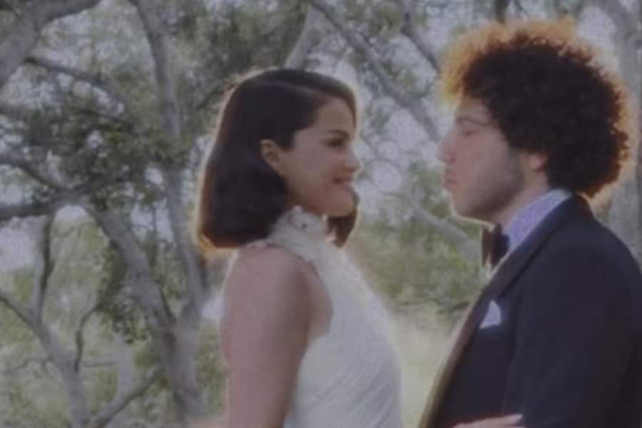 Selena Gomez s-a căsătorit cu Benny Blanco