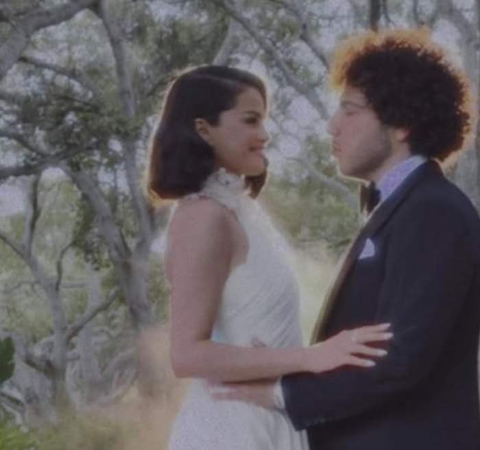 Selena Gomez s-a căsătorit cu Benny Blanco! Cum a arătat vedeta în rochie de mireasă. Imagini de la evenimentul anului | FOTO​
