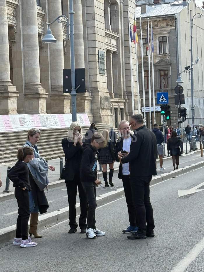 Mai fericit ca niciodată! Ce fac Mihai Albu şi proaspăta lui soţie!  Ieşire discretă pe străzile din Bucureşti