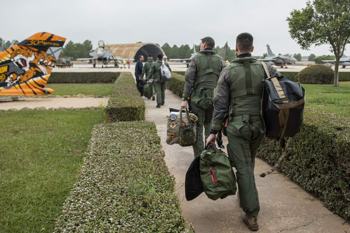 militari români