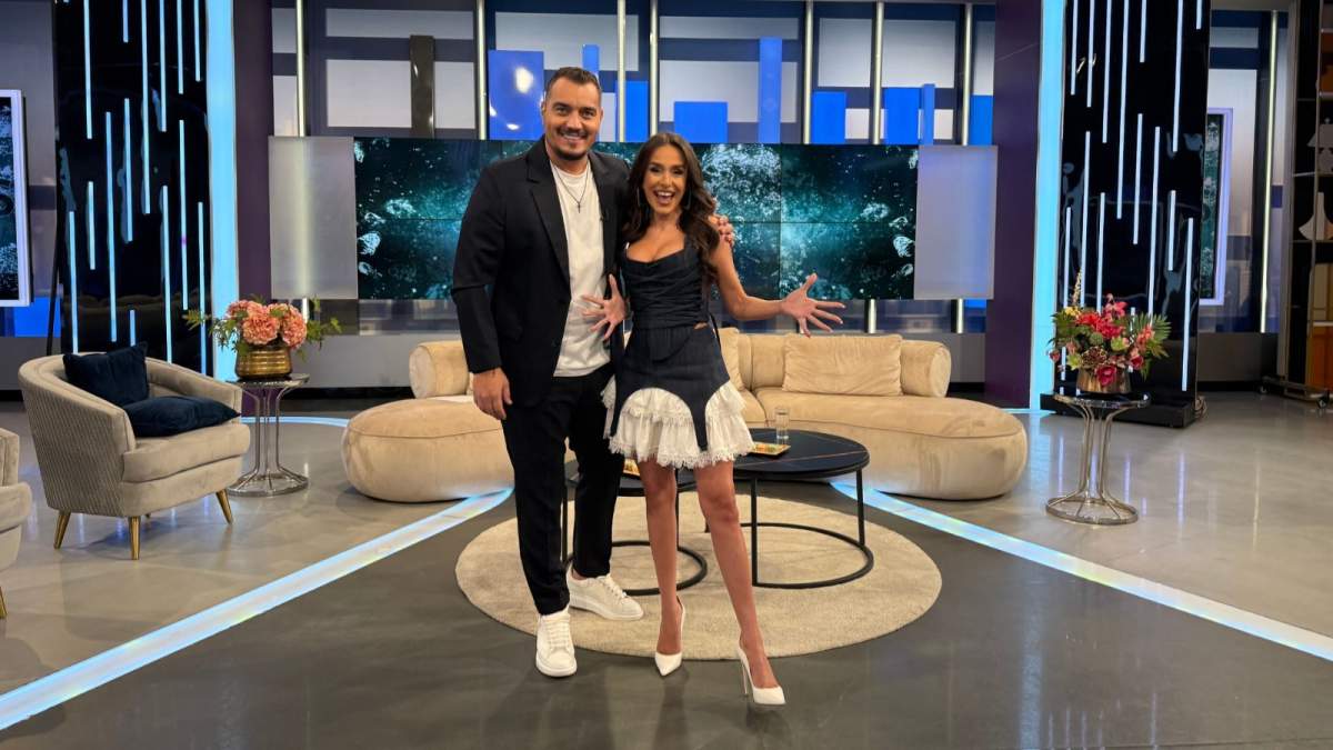 Bursucu’ se alătură familiei Antena Stars.  Alături de Andreea Frăţilă, va da startul distracţiei într-un nou sezon Xtra Night Show, în  fiecare vineri, sâmbătă şi duminică, de la 21.30, pe Antena Stars