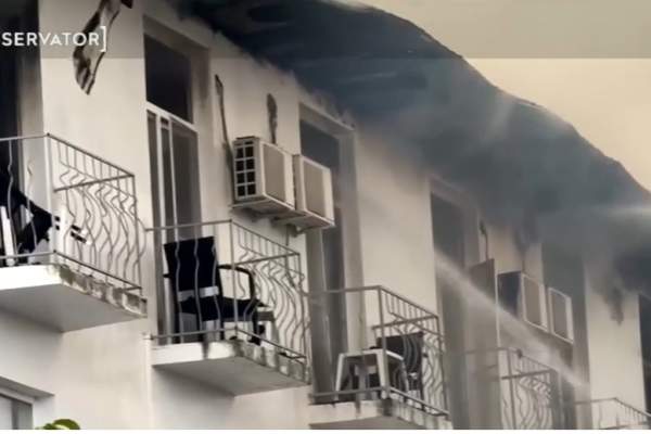 Incredibil ce s-a aflat despre incendiul devastator de la hotelul din Prahova. Două tinere au murit. Fetele s-au intoxicat cu fum în timp ce dormeau, la mansardă