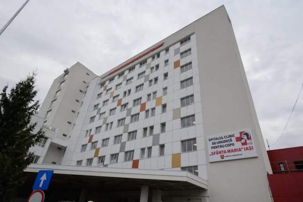 O chiuvetă contaminată ar fi fost sursa de infectare a celor 7 copiii morți din Iași. Părinții îndoliați fac acuzații extrem de grave