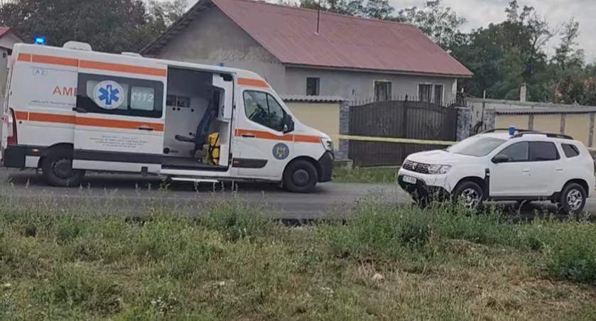 Mamă și fiică, înjunghiate de un bărbat, într-o comună din județul Neamț! Tânăra a murit, iar criminalul a fugit de la locul faptei