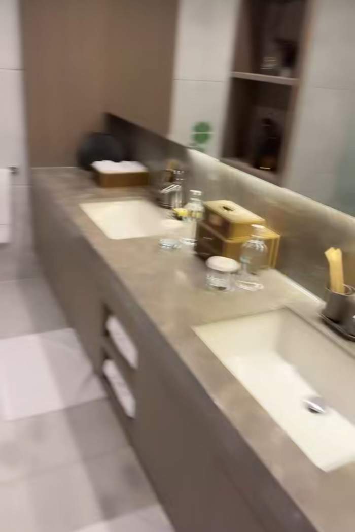 Andreea Tonciu a făcut turul vilei în care tocmai s-a cazat, în Egipt. Cum arată locația de cinci stele pe care a ales-o bruneta | FOTO
