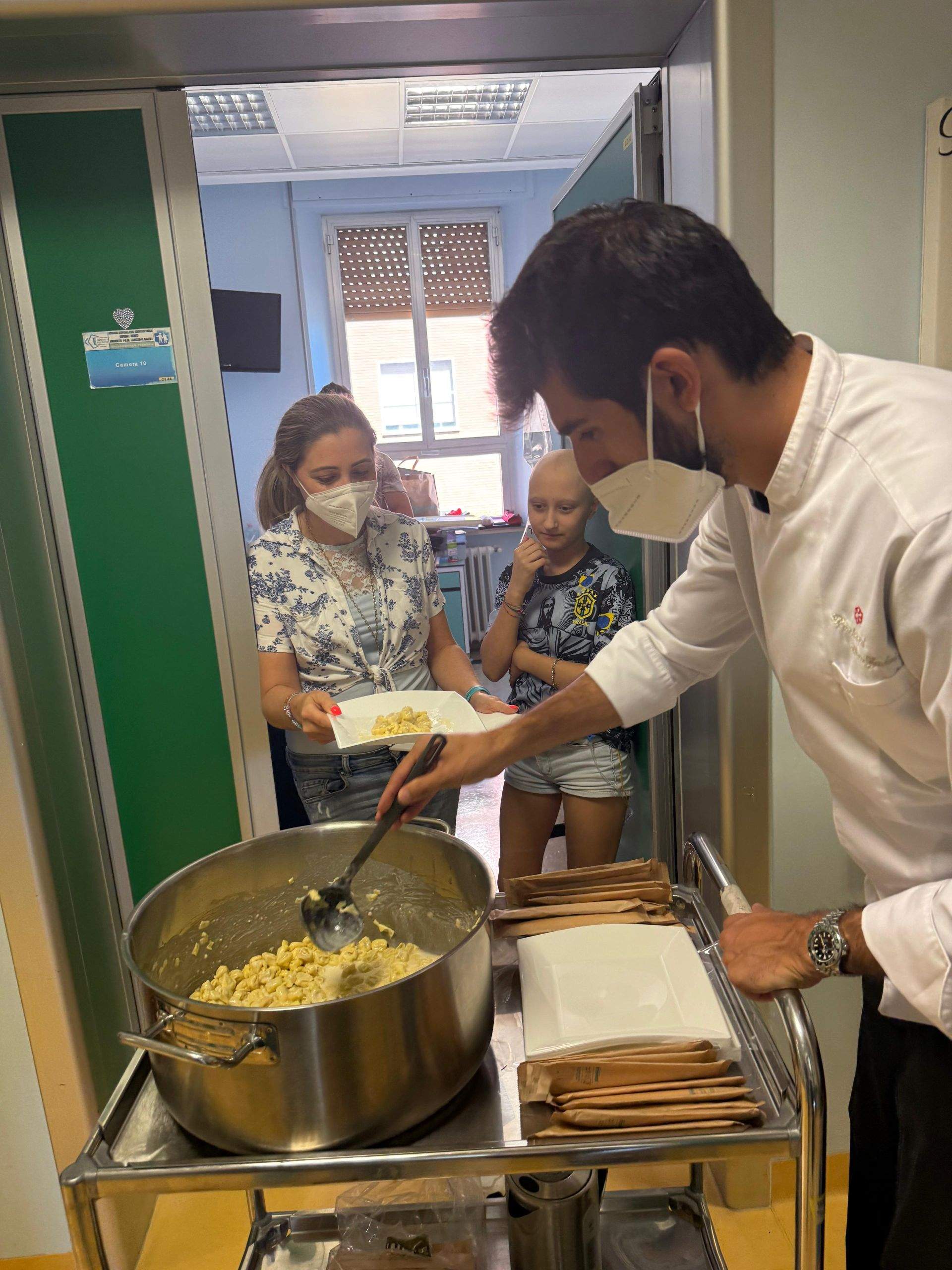 Chef Richard Abou Zaki a gătit pentru copiii bolnavi de cancer: ”A fost o experiență răscolitoare, care nu se poate compara cu nimic din ceea ce am trăit”