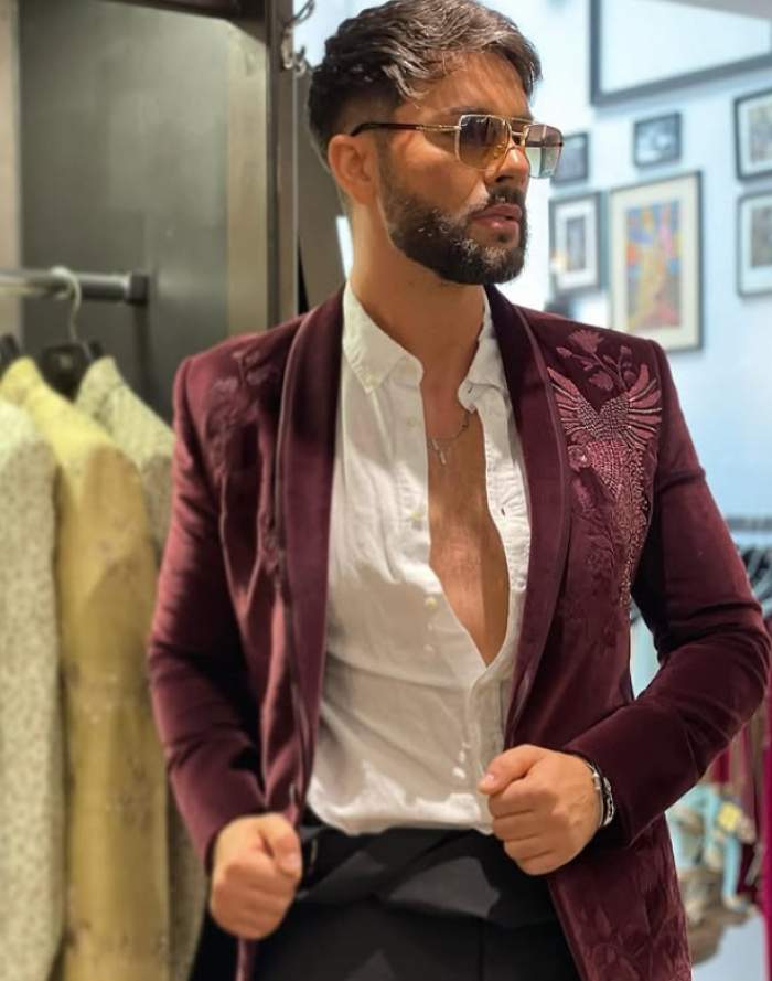 andrew marv in costum
