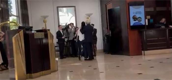 Eric Roberts, fascinat de România! Ce face fratele Juliei Roberts în București | PAPARAZZI