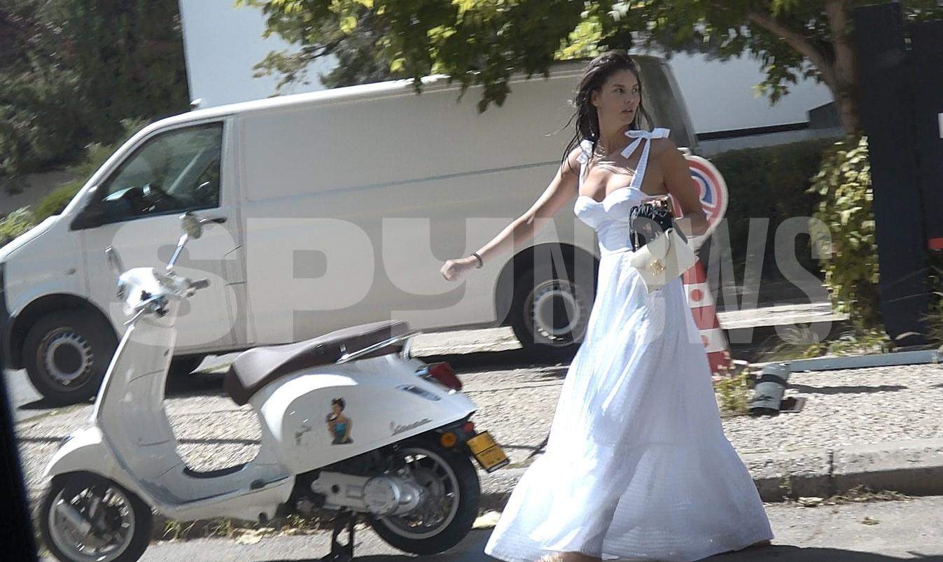 Așa ceva doar la mega-dive am mai văzut! Cum s-a îmbrăcat Ramona Olaru la bazin. Imaginile zilei cu asistenta TV! | PAPARAZZI
