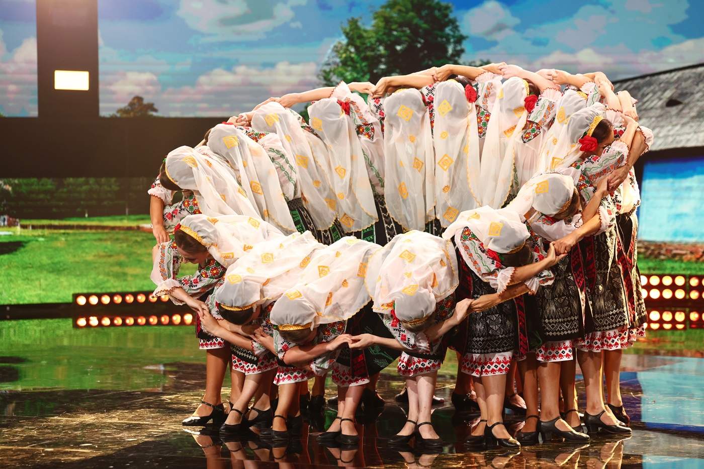 Spectacolul total al toamnei debutează astăzi, de la ora 20:00, la Antena 1. De la magie și circ, la recorduri Guinness și momente imposibil de încadrat – toate într-un show unde publicul plătește pentru talent pe loc: The Ticket