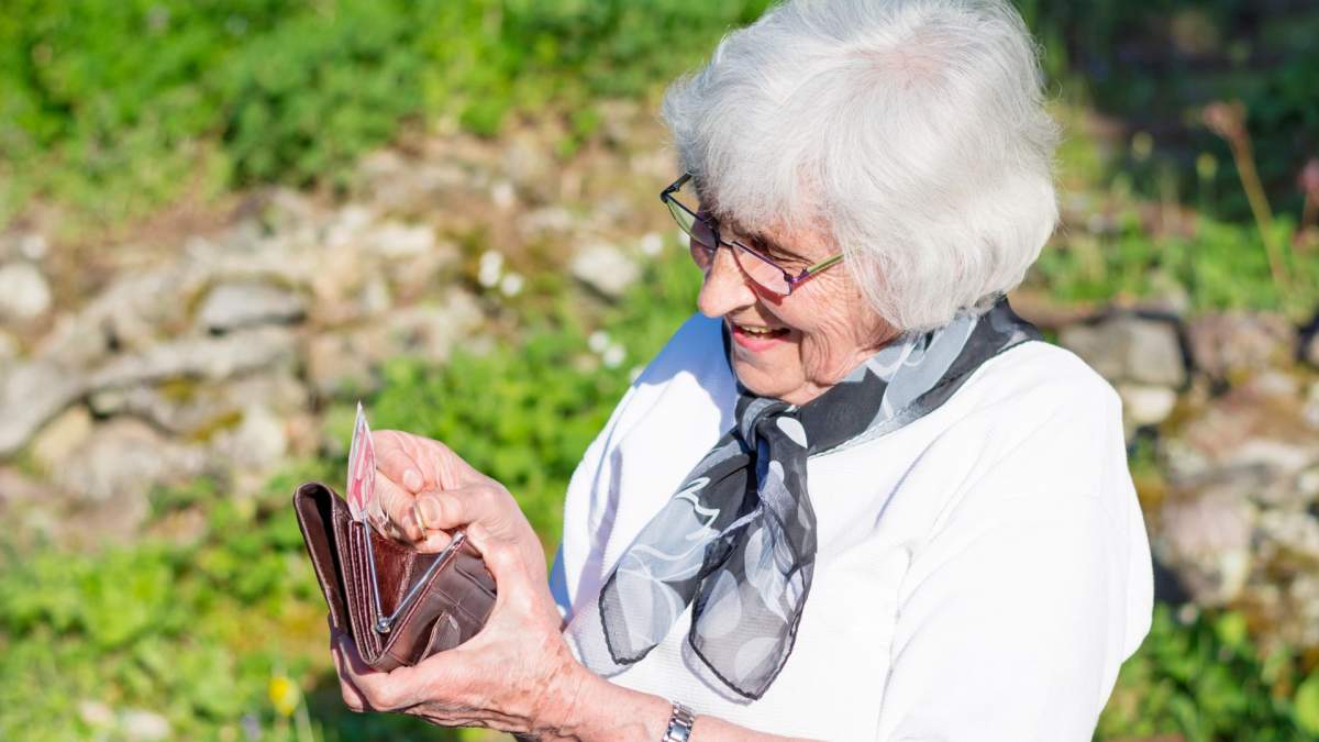 Risc major pentru pensionari! Ce act esențial trebuie să depună luna aceasta