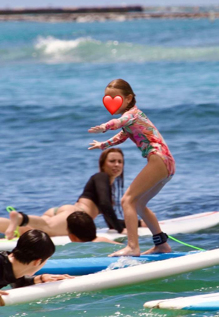 Fetele Gabrielei Cristea au mai bifat un sport. Ce au încercat în Hawaii