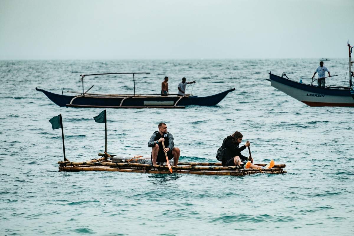 Un început spectaculos de cursă la Asia Express – Drumul Eroilor, astăzi, de la ora 20:00, la Antena 1. Concurenții, nevoiți să folosească plute pentru a ajunge la mal