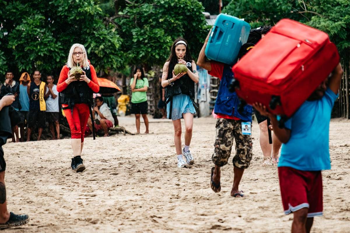 Un început spectaculos de cursă la Asia Express – Drumul Eroilor, astăzi, de la ora 20:00, la Antena 1. Concurenții, nevoiți să folosească plute pentru a ajunge la mal