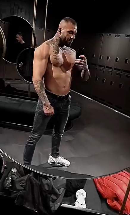 narcis bujor selfie la sala