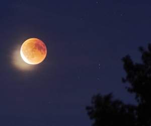 Cum te influențează Eclipsa totală de Lună din noaptea dintre 7 și 8 septembrie 2025. Nicio zodie nu scapă de schimbări