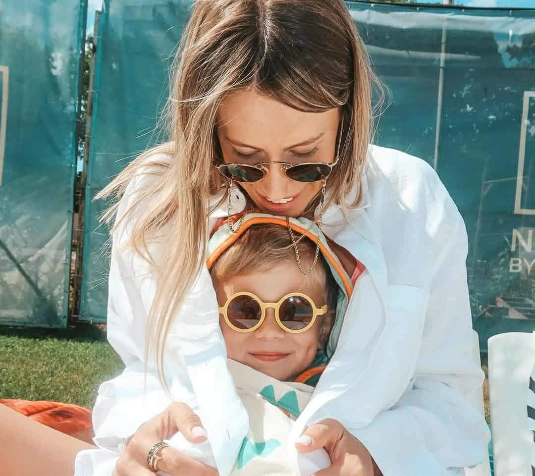 Gabriela Oțil și fiul ei