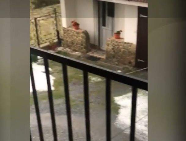 Furtunile au făcut ravagii în Bistrița-Năsăud. Grindina a produs pagube semnificative în gospodării | FOTO