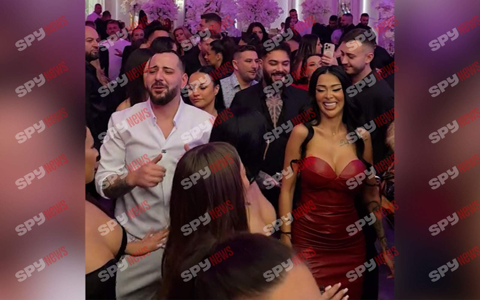 Cum a petrecut Cristina Pucean de Revelion, fără Bogdan de la Ploiești! A ales cea mai sexoasă rochie roșie și a făcut show | VIDEO