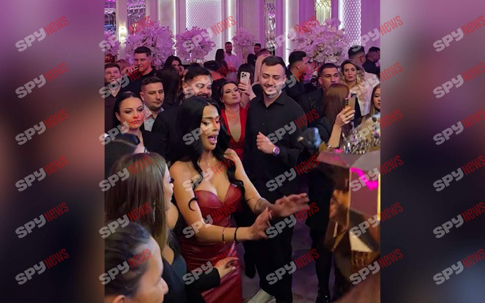 Cum a petrecut Cristina Pucean de Revelion, fără Bogdan de la Ploiești! A ales cea mai sexoasă rochie roșie și a făcut show | VIDEO