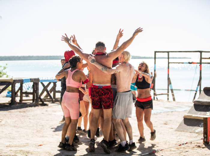 Marea premieră Survivor, lider de audiență! Show-ul continuă diseară, iar miza este vitală în proba pentru imunitate, la Antena 1!