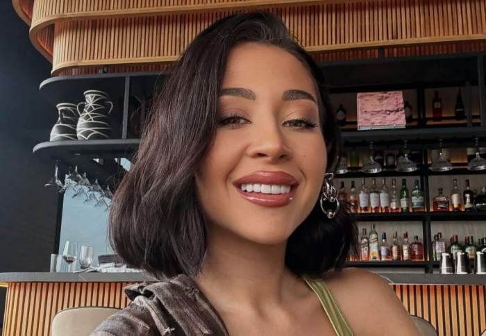 Nicole Cherry, zâmbitoare