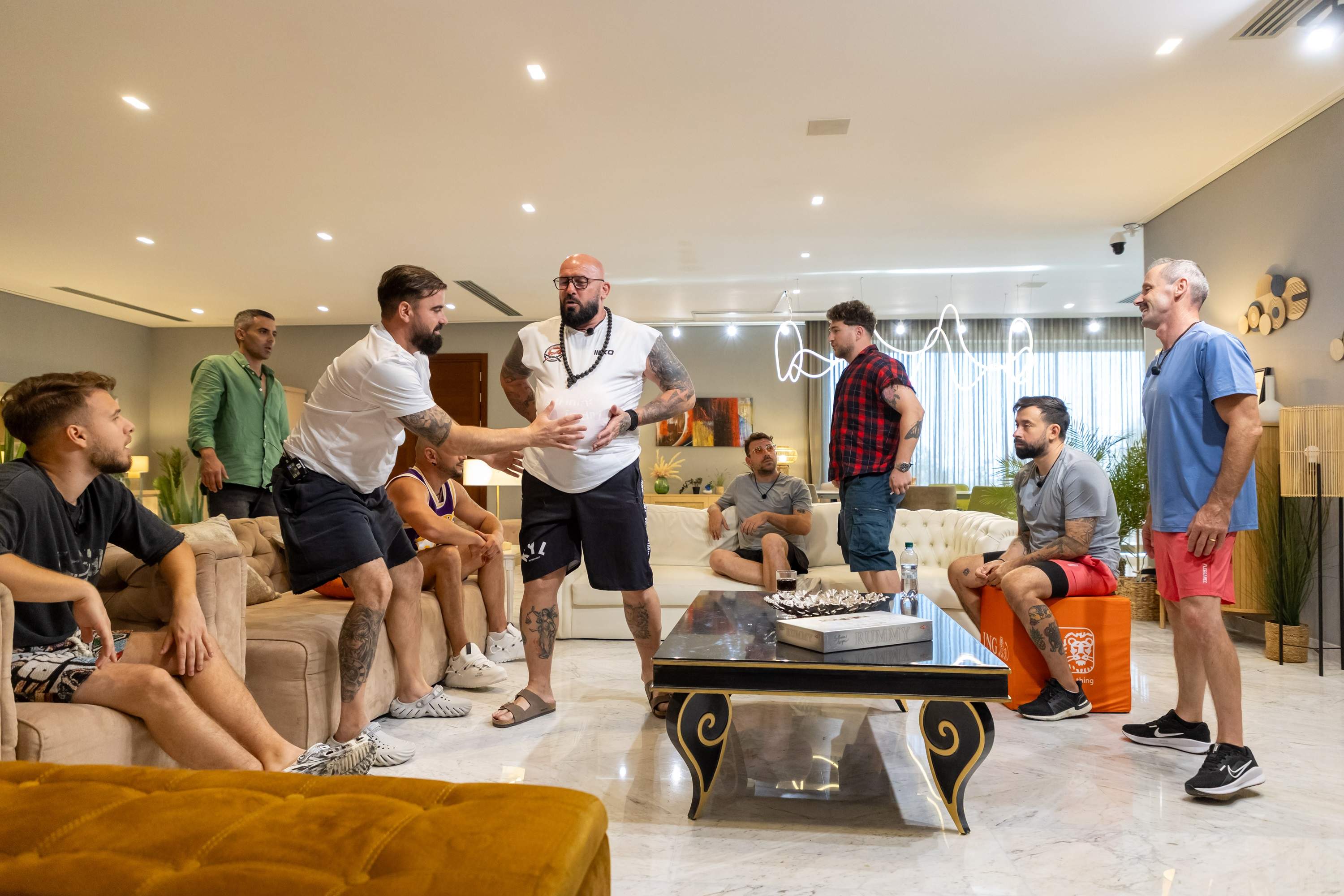 Fetele au țâșnit din praștie, după bani, la Power Couple! Astăzi este vremea pentru cea mai așteptată probă din competiție – AU, MAMI! 3.0.