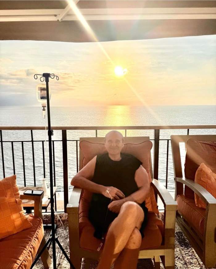 NickRadoi cu perfuzia in mana