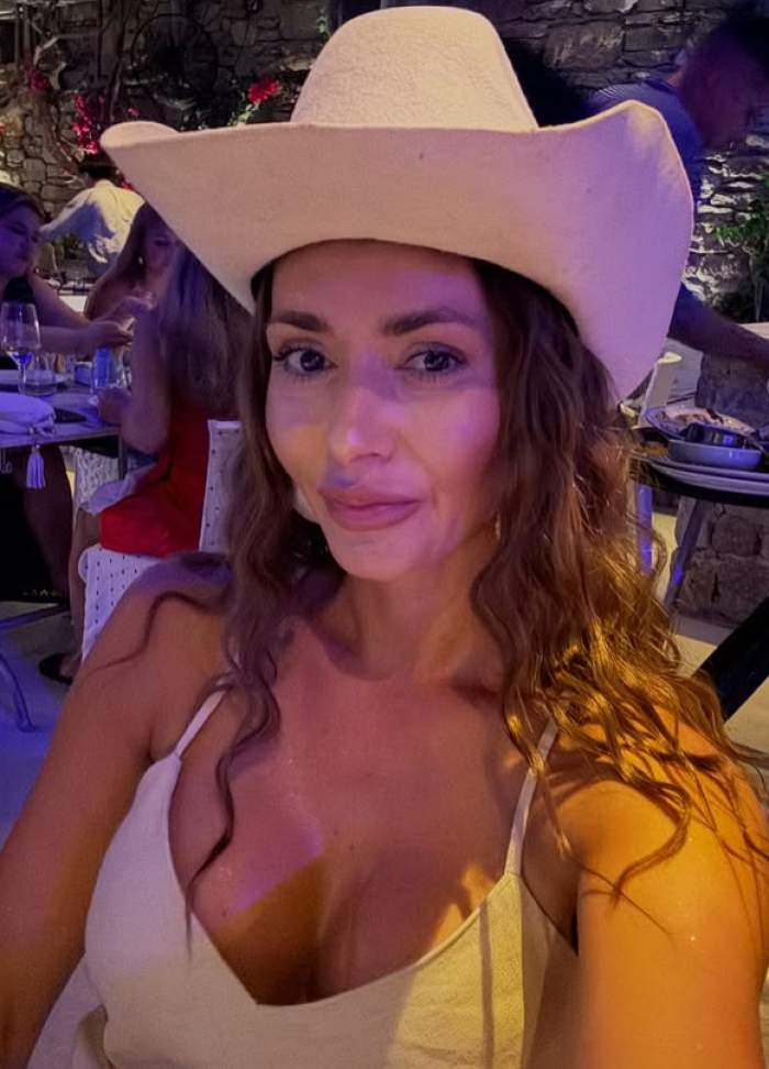 raluca dumitru selfie