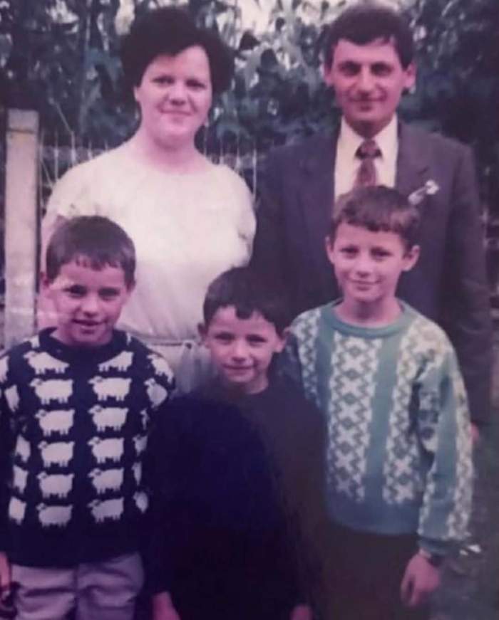 Adrian Sînă, părinții lui ți frații