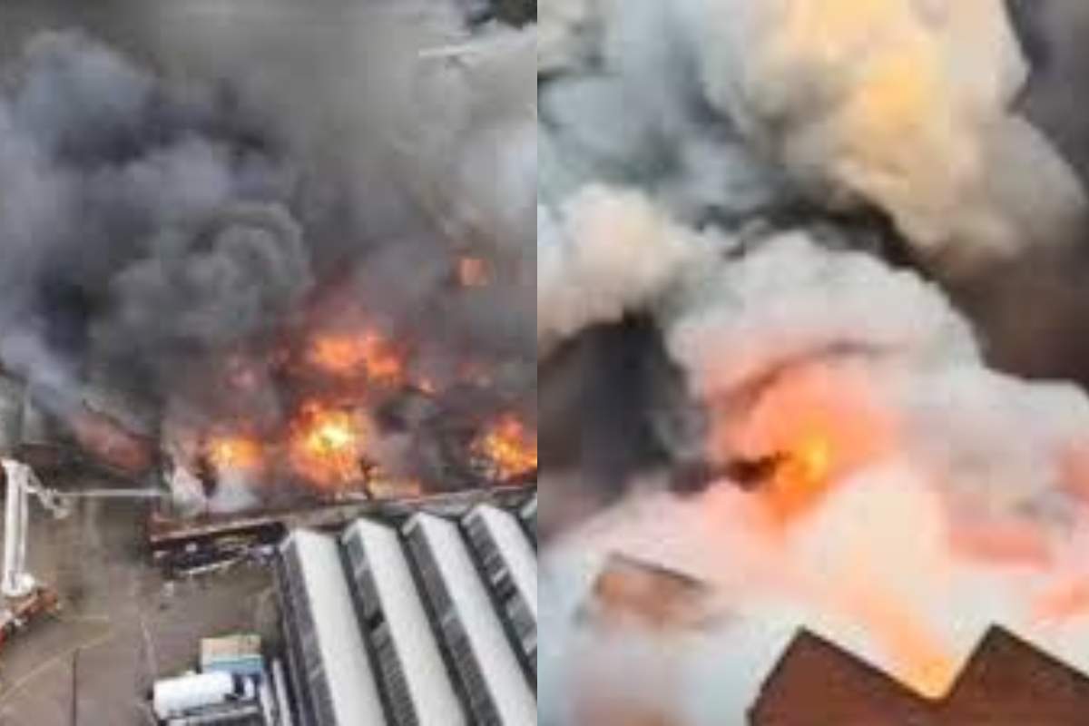 Incendiu puternic la o fabrică! Peste 100 de pompieri luptă cu flăcările uriașe