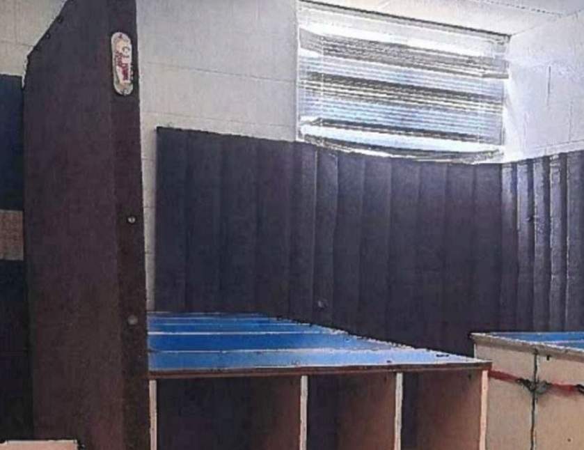 Un băiat de 11 ani s-a sinucis lovindu-se cu capul de podea, la școală! Informații care vă pot afecta emoțional