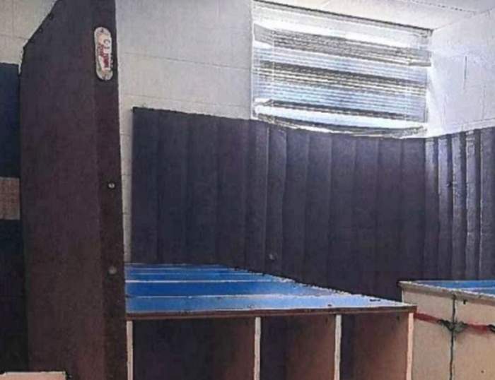 Un băiat de 11 ani s-a sinucis lovindu-se cu capul de podea, la școală! Informații care vă pot afecta emoțional